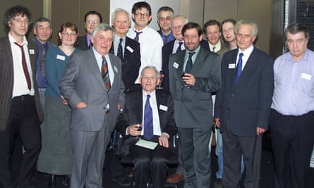 Araucaria’s 80th birthday party at the Guardian’s office in London, 2001: (from left) Taupi, Mercury, Hectence, Paul, Bunthorne, Rufus, Alan Rusbridger, Araucaria (seated), Pasquale, Logodaedalus, Enigmatist, Hugh Stephenson, Shed, Gemini’s Vincent McLachlan, Fidelio.